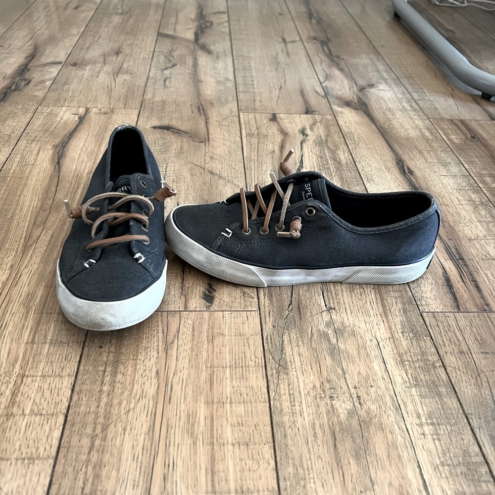 Sperrys navy blue boat shoes